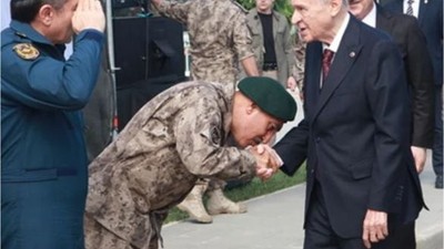Özel Harekat Başkanı El Öptü! CHP'den Tepki Gecikmedi