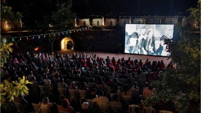 Burhaniye'de Nostalji Zamanı! 3 Gece Açık Hava Sinema
