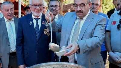 Vali Ustaoğlu Gazilere Aşure Dağıttı
