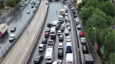 Avcılar'da Tır Makasladı: E5 Karayolu Kilitlendi