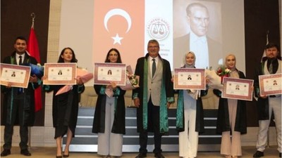 Balıkesir Barosu Yeni Avukatlara Belgelerini Verdi