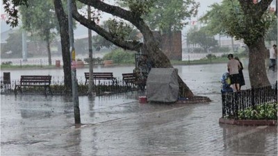 Bandırma'da Sağanak Yağış: Sıcaklık 32 Dereceden 19'a Düştü