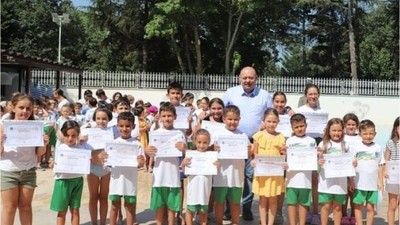 Gönen'de Yüzme Kursu Sertifikaları Sahiplerini Buldu