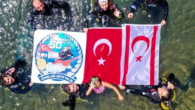Marmara Denizinde Bayraklar Sualtında Dalgalandı