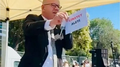 Chpli Vekil Sarı elinde Şırınga ile konuştu