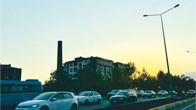 Edremit’te Körfez Dönüşü Trafik Yoğunluğu