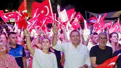 Ayvalık'ta Fener Alayı ile Zafer Kutlandı