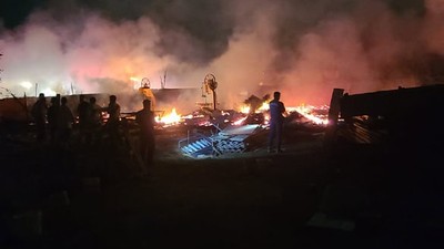 Balıkesir’de Ahşap Palet Atölyesinde Gece Yarısı Yangın