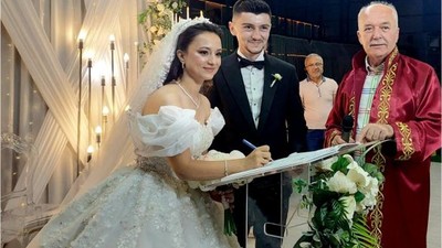 Başkan Bahçavan Mesai Arkadaşını Evlendirdi