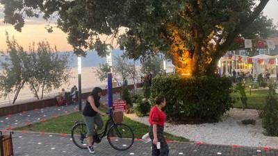 Burhaniye’de Kırmızı Beyaz Işıklar!