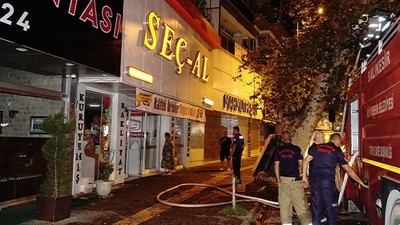 Edremit'te İş Yeri Deposunda Çıkan Yangın Söndürüldü