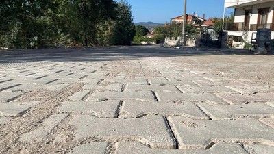 İvrindi'de Çevre Düzenleme ve Parke Taş Çalışmaları Sürüyor