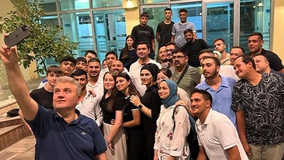 Mustafa Canbey: "Türkiye’nin Geleceği Gençlerin Ellerinde"