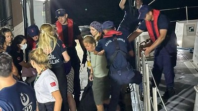 Sahil Güvenlik, Rahatsızlanan 2 Vatandaşı Kurtardı