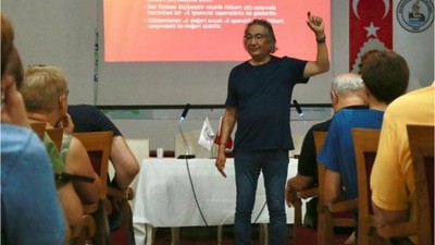 Burhaniye Bilim Etkinliğinde Kuantum Fiziği Tartışıldı