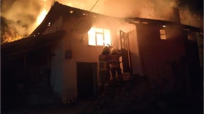 Balıkesir'de Yangın! Ev Küle Döndü
