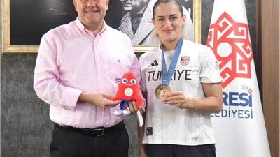 Akbıyık'ın Elindeki Oyuncağa Dikkat