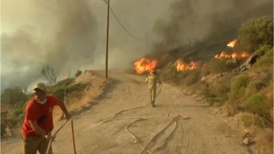 Atina yakınlarında iki orman yangını: Bölge halkı tahliye edildi