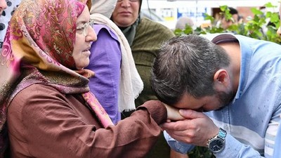 AK Parti Balıkesir İl Başkanı Aydemir: "Şehidimizi Dualarla Andık"