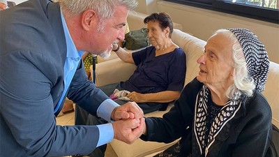 Atatürkçü Düşünce Derneği'nden Yaşlılara Moral Desteği