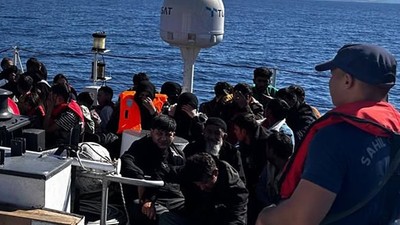 Ayvalık Açıklarında 52 Düzensiz Göçmen Yakalandı