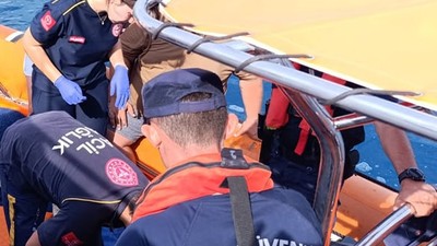 Ayvalık’ta Gezi Teknesinde Rahatsızlanan Vatandaş Kurtarıldı