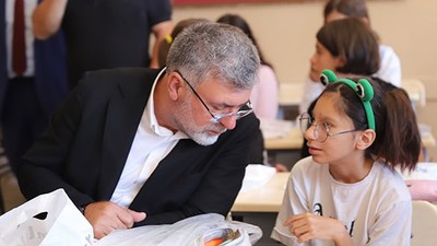 Kepsut Belediyesi’nden 1832 Öğrenciye Kırtasiye Desteği