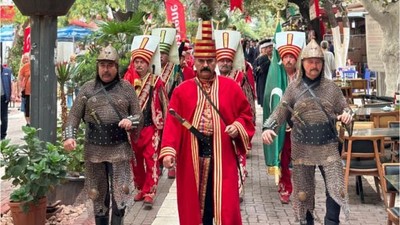 Erdek'in Kurtuluş Kutlamaları Renkli Görüntülere Sahne Oldu