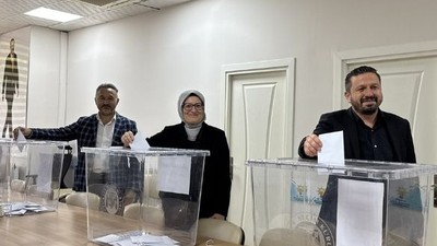 Begin Uygur Delege Seçimlerinde Oyunu Kullandı