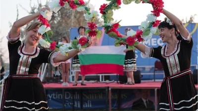 Uluslararası Folklör Ekipleri Gömeç'i Şenlendirdi