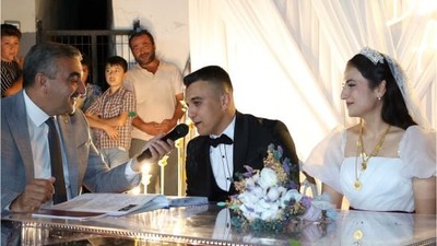 Başkan Gaga Mutlu Günlerinde Çiftleri Yalnız Bırakmadı