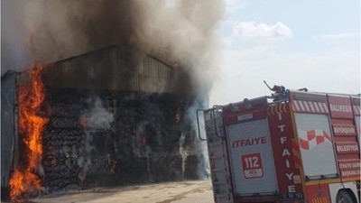 Susurluk’ta Yangın! Saman Deposu Kül Oldu