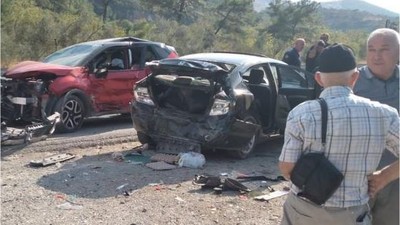 Park Halindeki Araçlara Çarptı! Çok Sayıda Yaralı Var