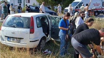 Balıkesir'de Feci Kaza: Araçlar Tarlaya Uçtu
