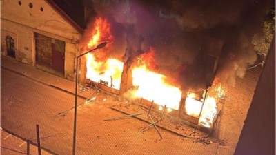 Burhaniye'de Mobilya İmalathanesi Küle Döndü!