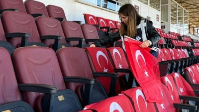 Bandırmaspor'un Tribünleri Kırmızı ve Beyaz!
