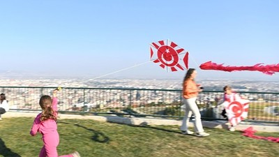 Balıkesir'de Uçurtmalar Cumhuriyet İçin Havalandı