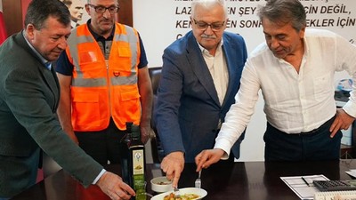 Burhaniye Belediyesi Zeytin Hasadına Başladı