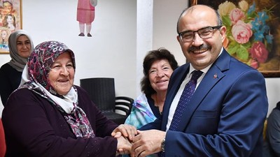 Vali Ustaoğlu, Huzurevi Sakinlerini Ziyaret Etti