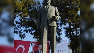 Zafer Partisi'nden Atatürk Heykeline Saldırıya Kınama