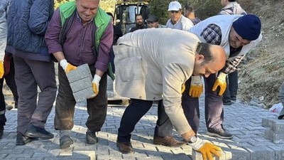 Başkan Lapanta Halk ile Birlikte Taş Döşedi