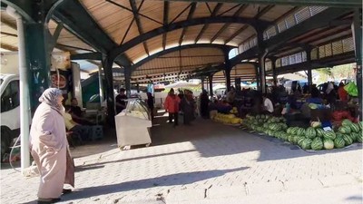 Perşembe Pazarında Tezgâhlar Dolu Alıcılar Yok!