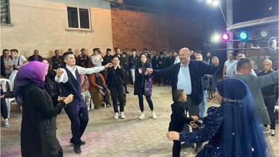 Başkan Göksel Düğüne Renk Kattı