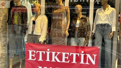 Balıkesir'de Mağazalarda Sezon Sonu İndirimleri Başladı