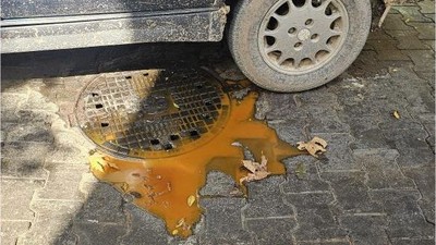 Bandırma'da Kanalizasyondan Yemek Yağı Taştı
