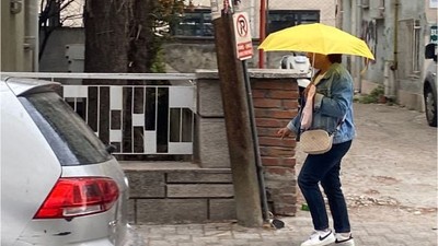 Balıkesirliler Ani Başlayan Yağmura Yakalandı