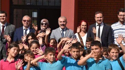 Sındırgılı Öğrencilerden Müdür Demir'e Sevgi Seli