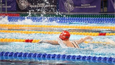 Balıkesirli Sporcular Cumhuriyet İçin Kulaç Atıyor