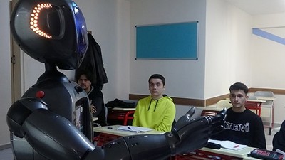 Balıkesir’de Yapay Zeka Robot Ada Derslere Katılıyor