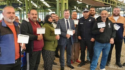 Burhaniye Belediyesi’nden Pazar Esnafına Ücretsiz Fiyat Etiketi